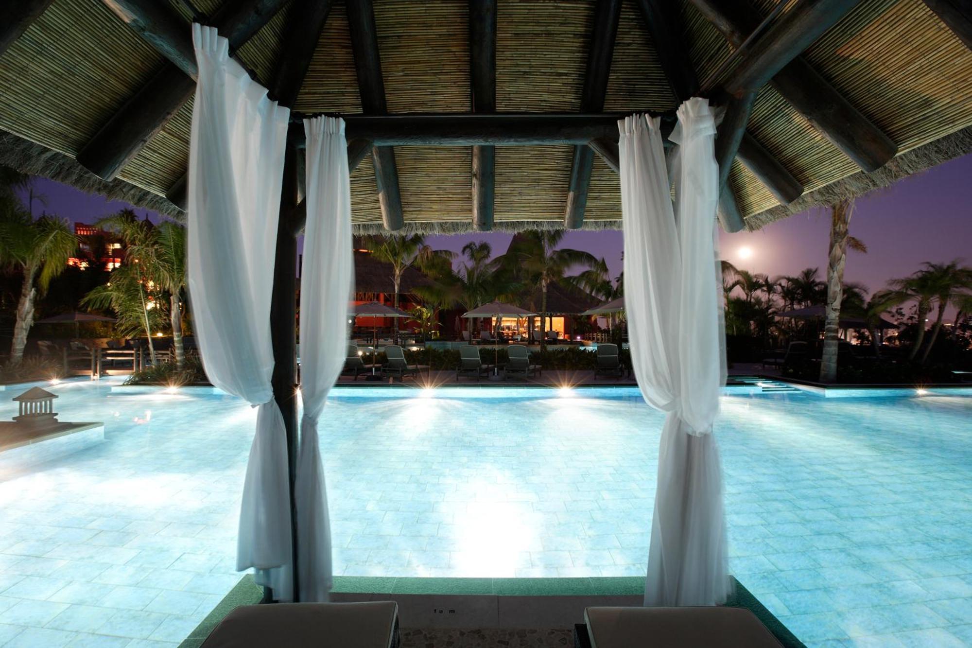 Asia Gardens Hotel & Thai Spa, A Royal Hideaway Hotel Finestrat Kemudahan gambar The pool at the Hard Rock Hotel