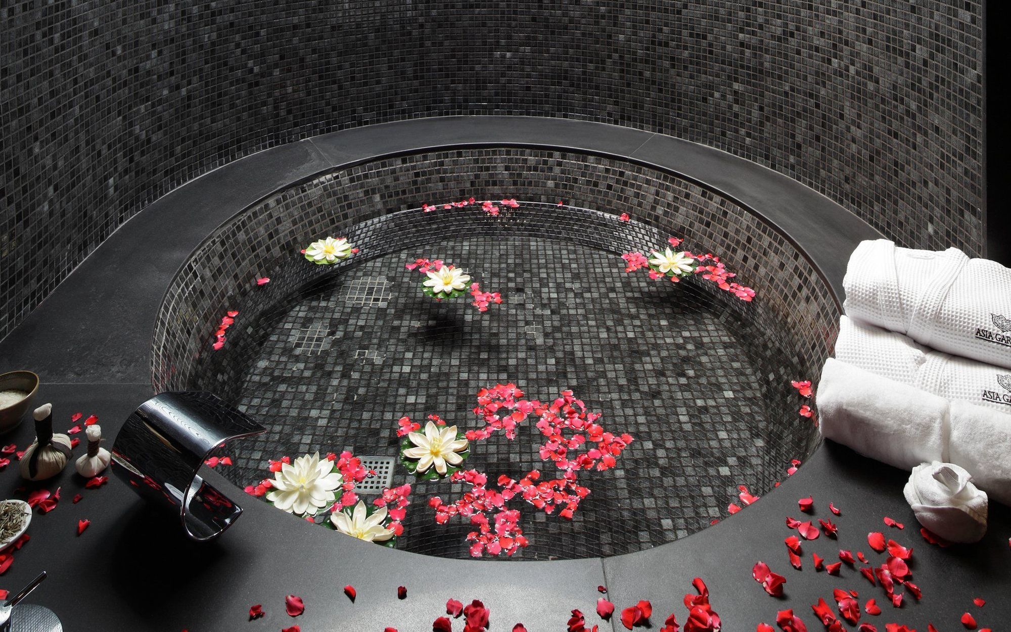 Asia Gardens Hotel & Thai Spa, A Royal Hideaway Hotel Finestrat Luaran gambar A spa at the Four Seasons Hotel, Hong Kong