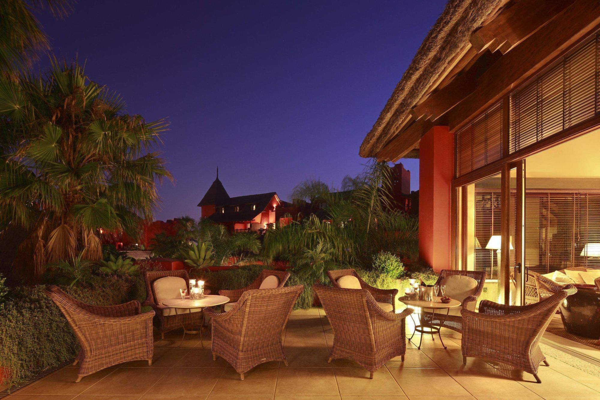 Asia Gardens Hotel & Thai Spa, A Royal Hideaway Hotel Finestrat Restoran gambar The Terrace at the Mandarin Oriental, Munich
