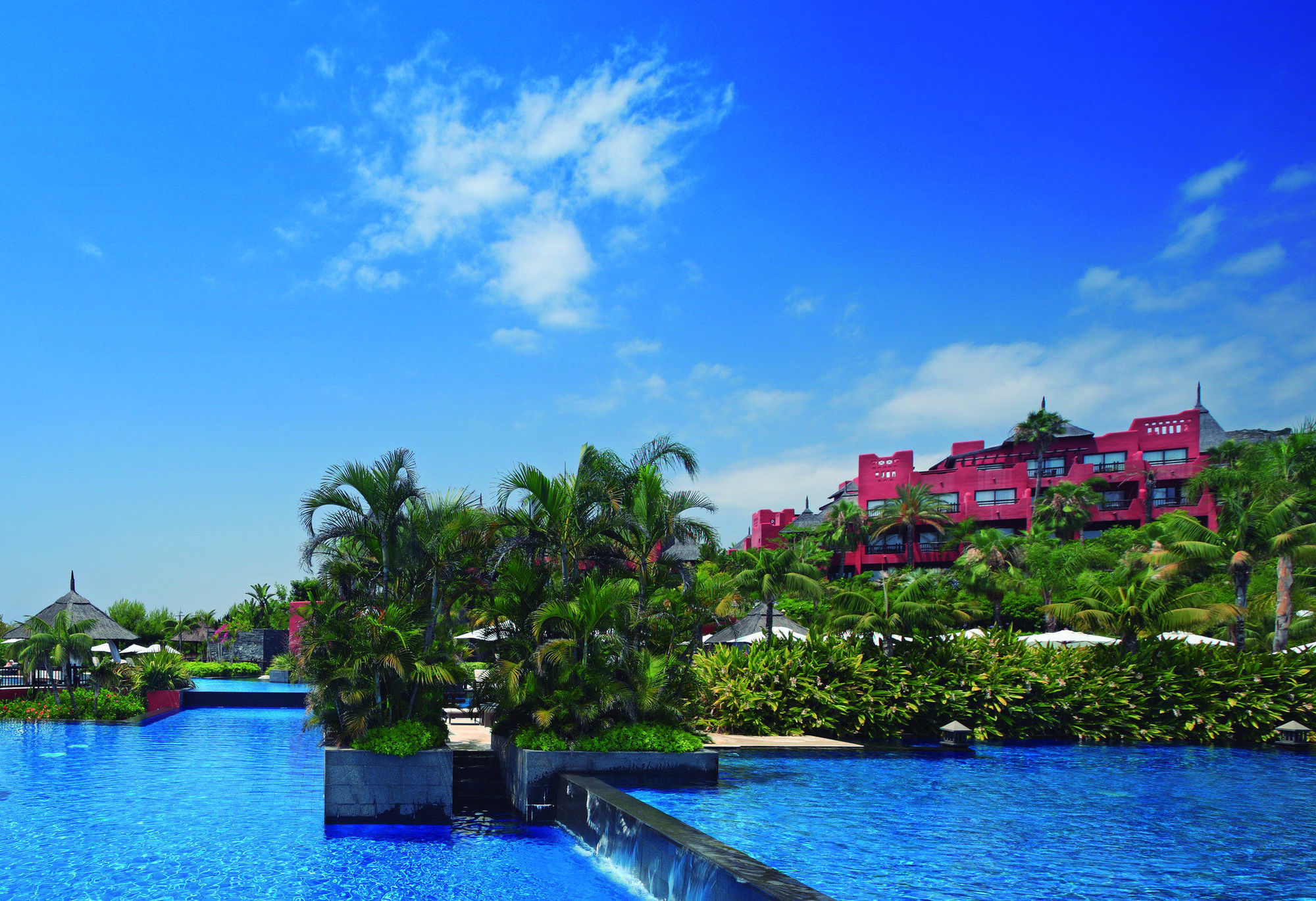 Asia Gardens Hotel & Thai Spa, A Royal Hideaway Hotel Finestrat Luaran gambar The pool at the Sheraton Nha Trang Hotel & Spa Resort