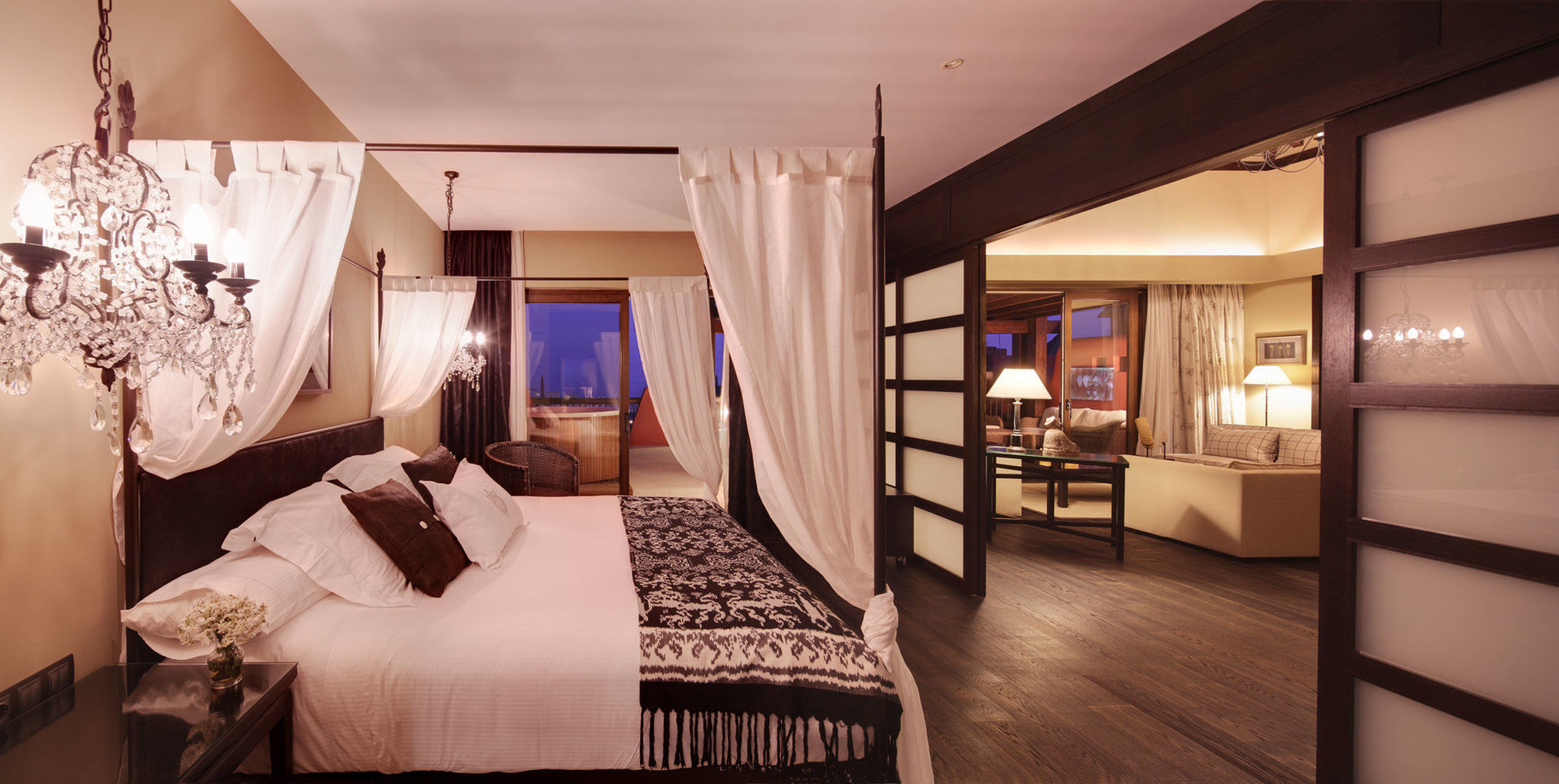 Asia Gardens Hotel & Thai Spa, A Royal Hideaway Hotel Finestrat Luaran gambar A suite at the hotel