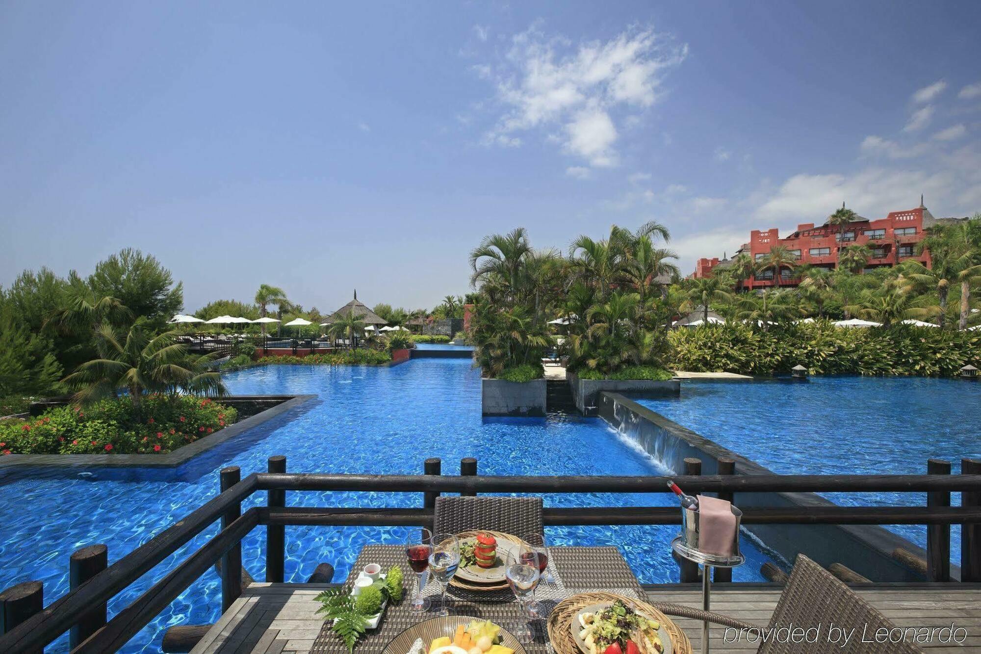 Asia Gardens Hotel & Thai Spa, A Royal Hideaway Hotel Finestrat Kemudahan gambar The pool at the Kempinski, Muscat