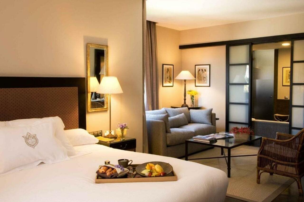 Asia Gardens Hotel & Thai Spa, A Royal Hideaway Hotel Finestrat Luaran gambar A suite at the Mandarin Oriental, Barcelona